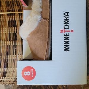 Minnetonka Slippers Ladies 8